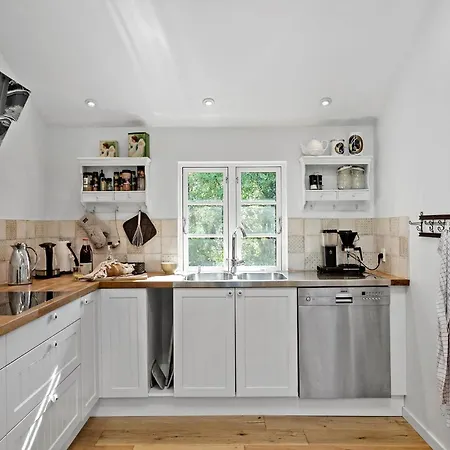 4 Bedroom Lovely In Vaeggerlose * Bøtø By