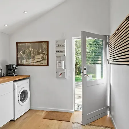 4 Bedroom Lovely In Vaeggerlose Ferienhaus Bøtø By