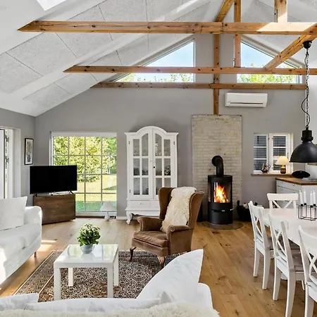 4 Bedroom Lovely In Vaeggerlose Ferienhaus