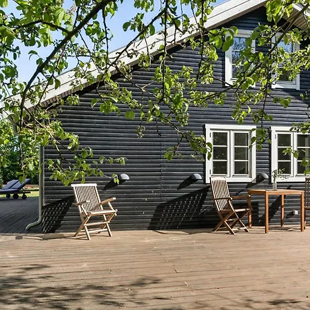 4 Bedroom Lovely In Vaeggerlose Ferienhaus